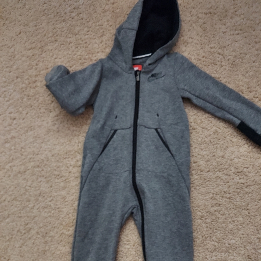 EUC nike onesie with hood